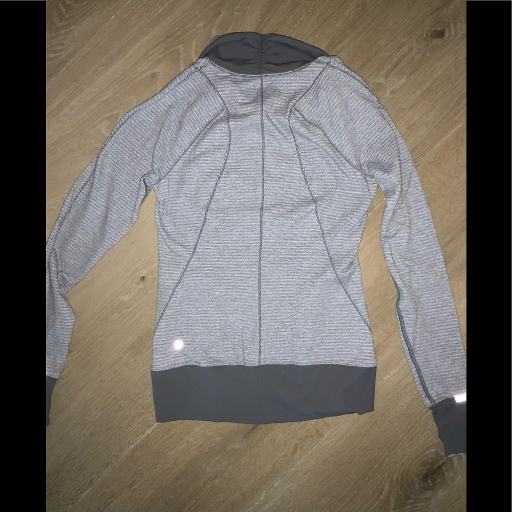 Lululemon half zip size 6 - Picture 6 of 10